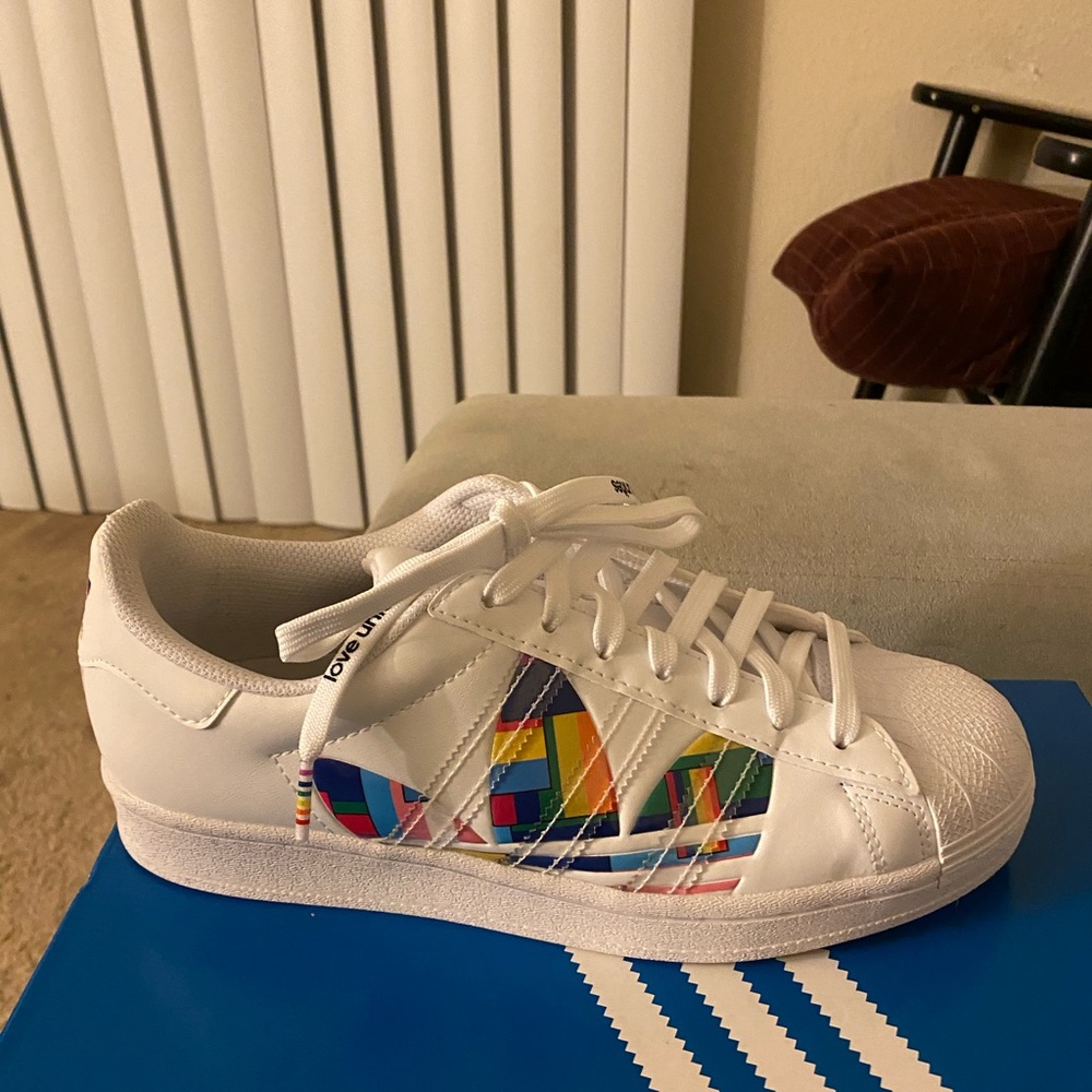 Adidas Superstar Pride